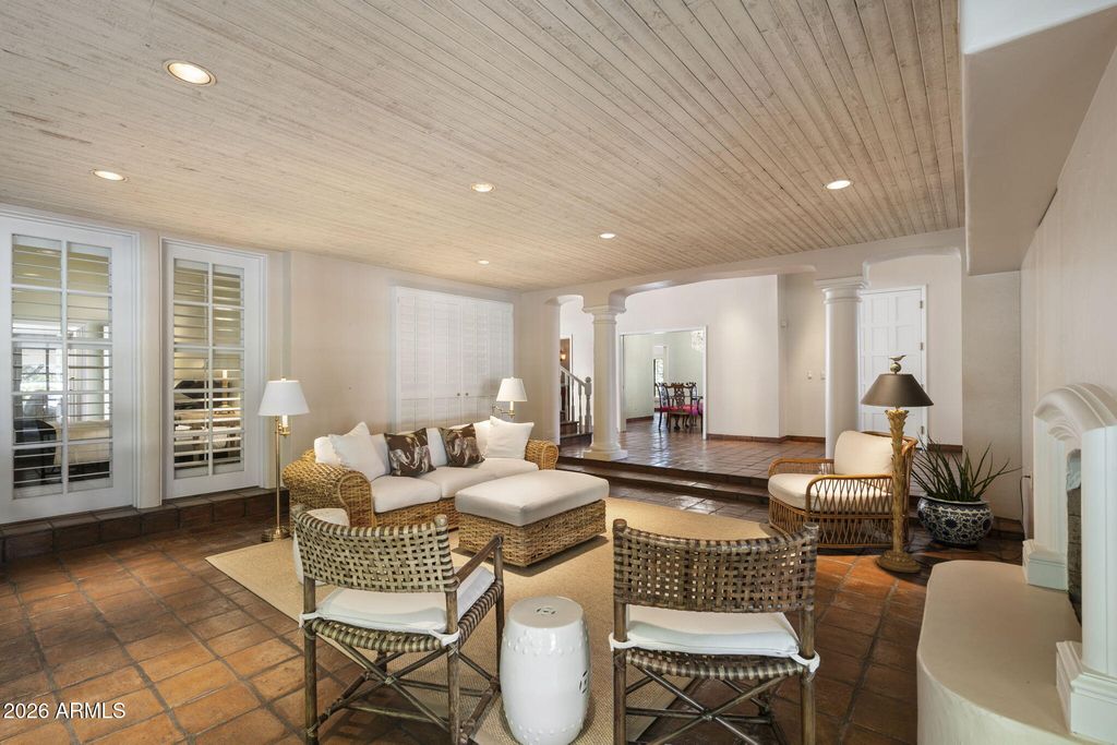 Image 7 of property listing at 84 Biltmore Estates --, Phoenix, AZ 85016