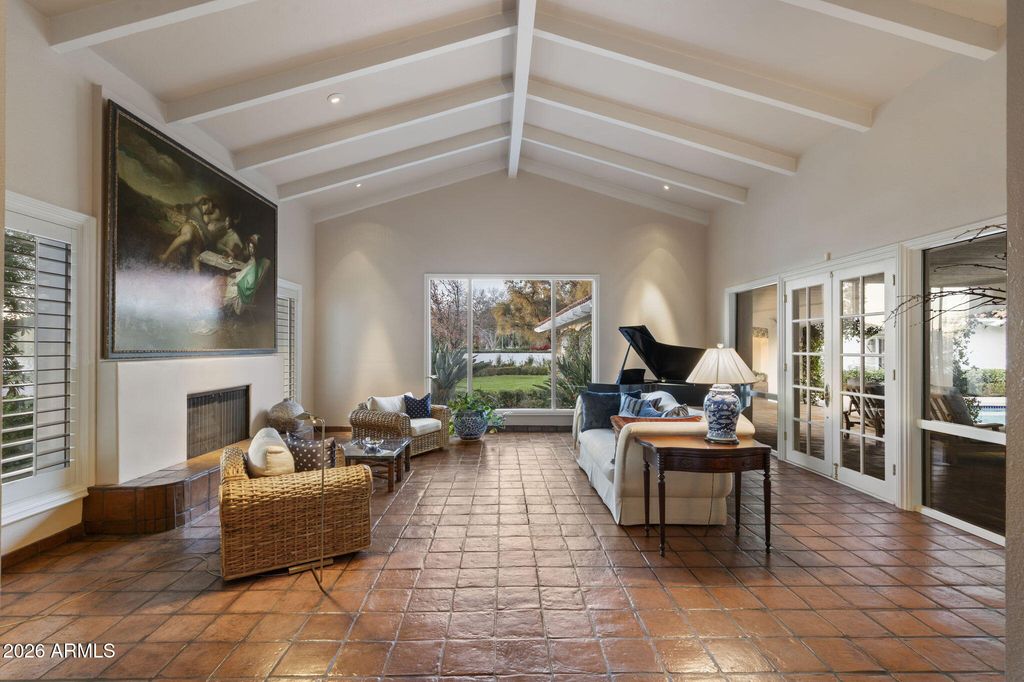 Image 8 of property listing at 84 Biltmore Estates --, Phoenix, AZ 85016