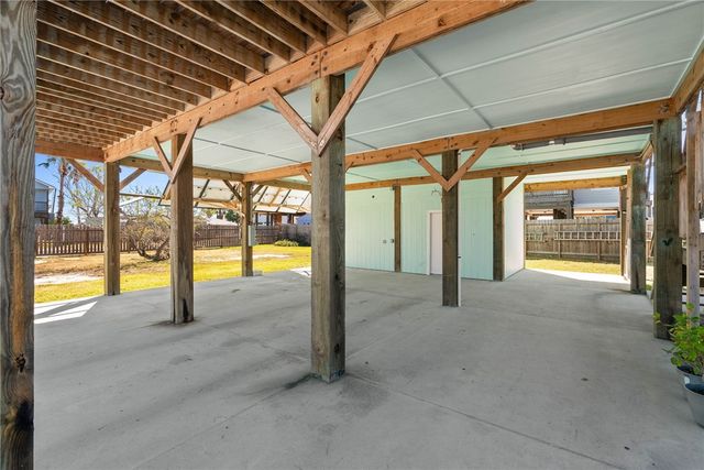 121 Las Palmas Dr, Corpus Christi, TX 78418