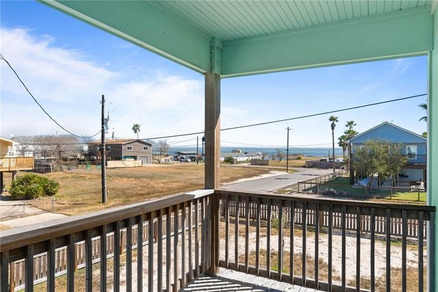 121 Las Palmas Dr, Corpus Christi, TX 78418