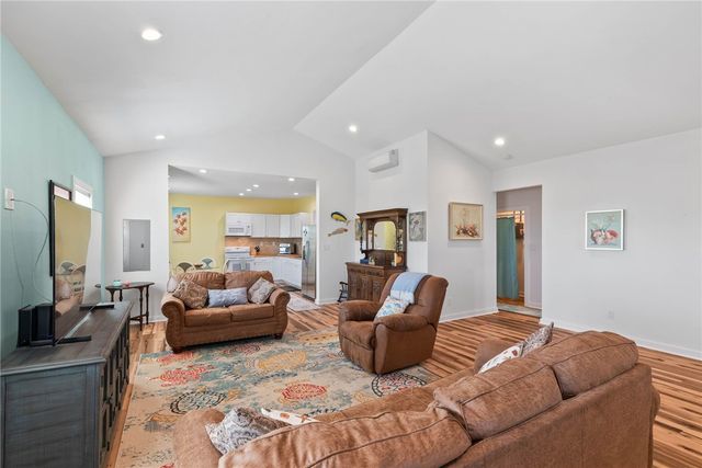 121 Las Palmas Dr, Corpus Christi, TX 78418