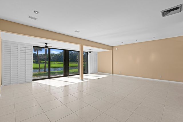 2435 Presidential Way E, West Palm Beach, FL 33401