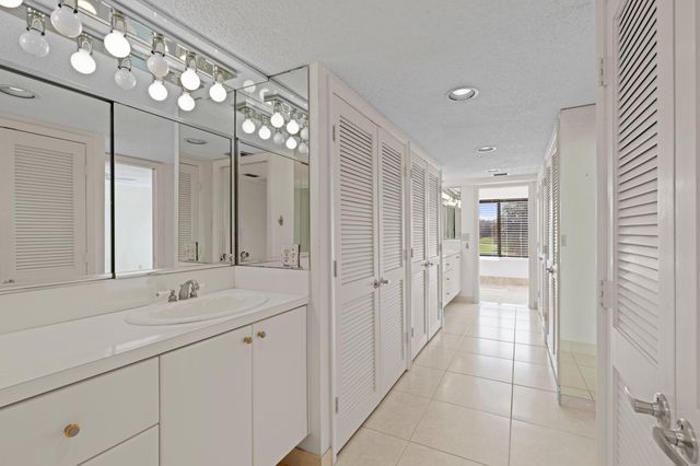 2435 Presidential Way E, West Palm Beach, FL 33401