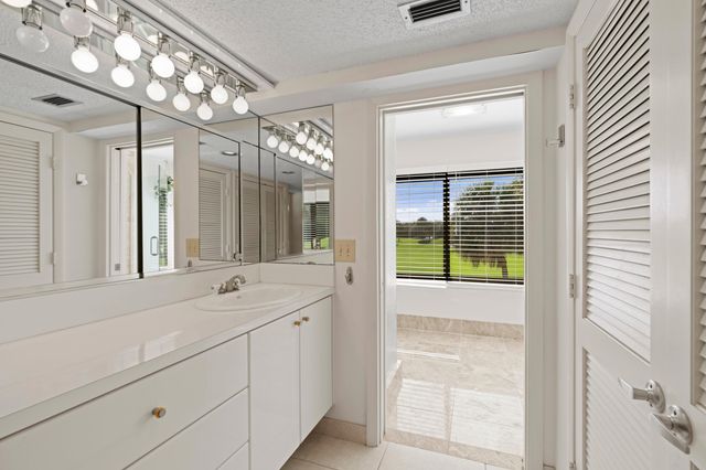 2435 Presidential Way E, West Palm Beach, FL 33401