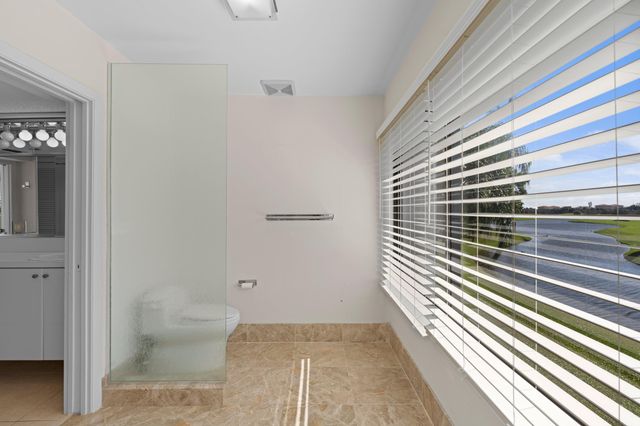 2435 Presidential Way E, West Palm Beach, FL 33401