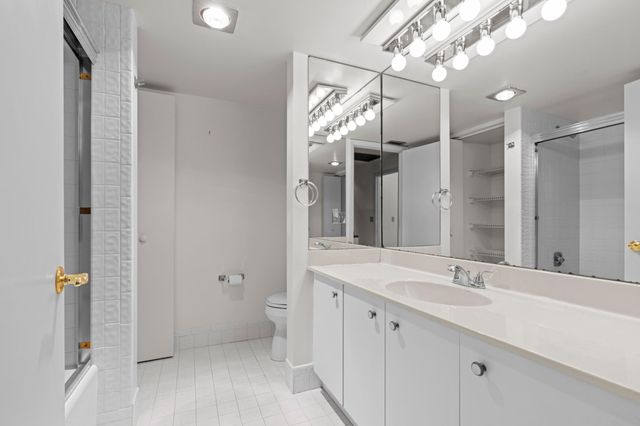 2435 Presidential Way E, West Palm Beach, FL 33401