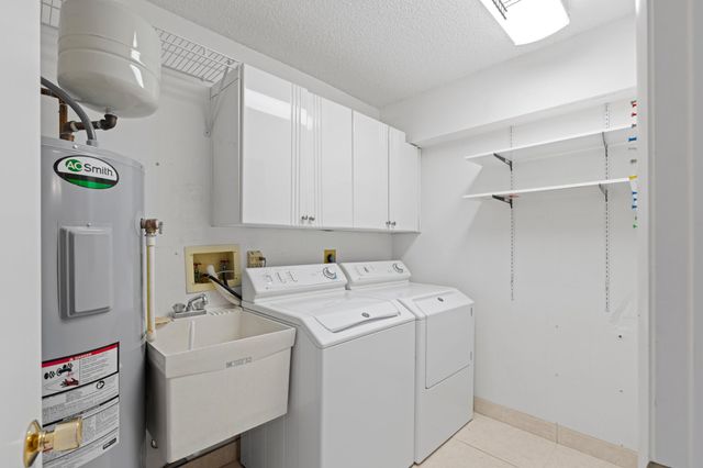 2435 Presidential Way E, West Palm Beach, FL 33401