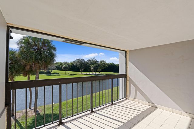 2435 Presidential Way E, West Palm Beach, FL 33401