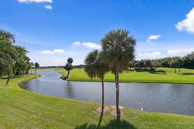 2435 Presidential Way E, West Palm Beach, FL 33401