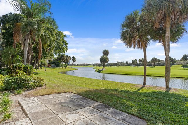 2435 Presidential Way E, West Palm Beach, FL 33401