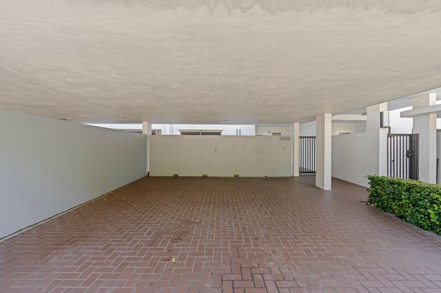 2435 Presidential Way E, West Palm Beach, FL 33401