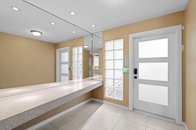 2435 Presidential Way E, West Palm Beach, FL 33401