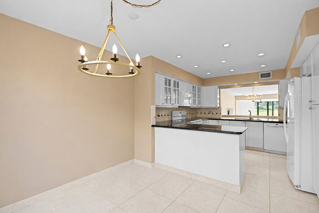 2435 Presidential Way E, West Palm Beach, FL 33401