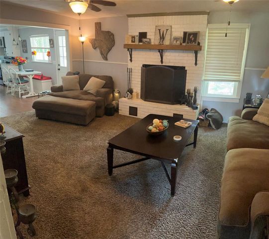 209 Marquette Avenue, Azle, TX 76020