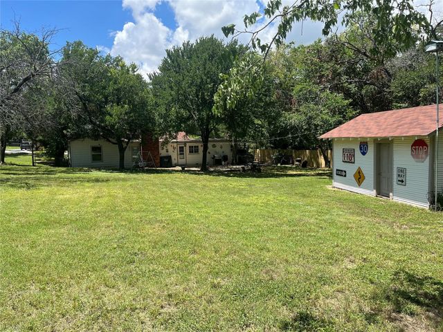 209 Marquette Avenue, Azle, TX 76020