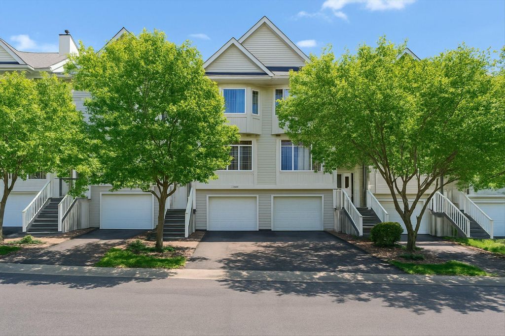 8884 Brunell Way 703, Inver Grove Heights, MN 55076
