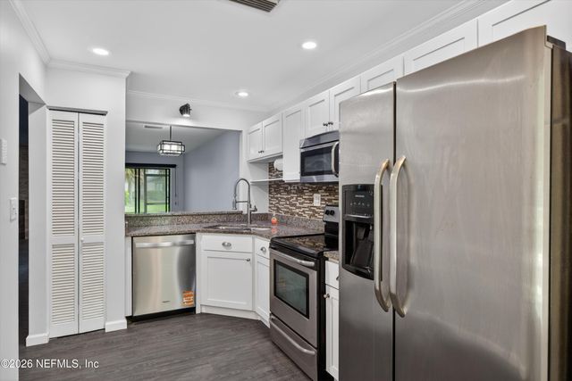 7701 BAYMEADOWS Circle W 1074, Jacksonville, FL 32256
