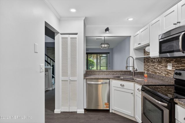 7701 BAYMEADOWS Circle W 1074, Jacksonville, FL 32256