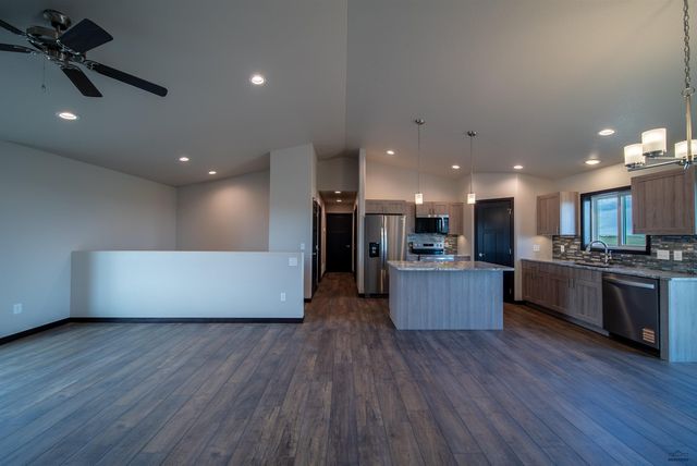 417 CONSTITUTION BLVD, Box Elder, SD 57719