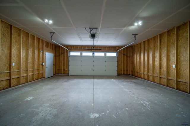 417 CONSTITUTION BLVD, Box Elder, SD 57719