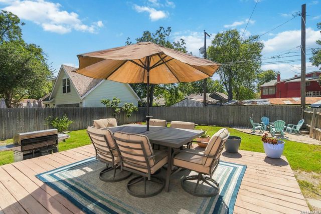 1032 W Craig Pl, San Antonio, TX 78201