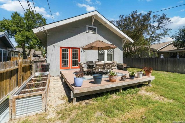 1032 W Craig Pl, San Antonio, TX 78201