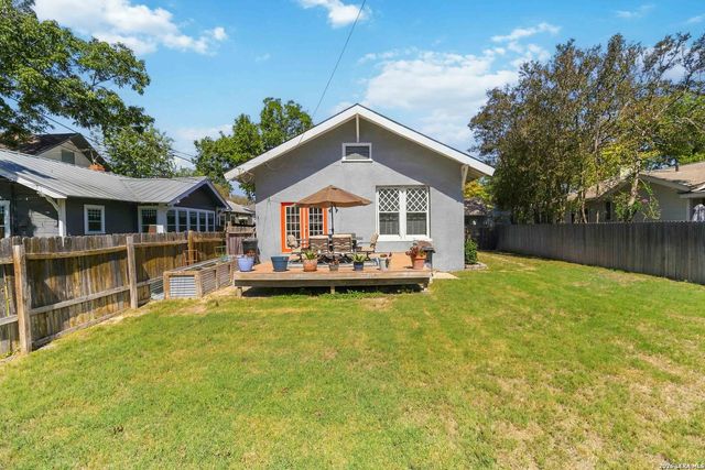 1032 W Craig Pl, San Antonio, TX 78201