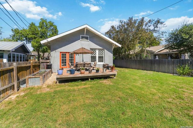 1032 W Craig Pl, San Antonio, TX 78201