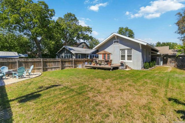 1032 W Craig Pl, San Antonio, TX 78201