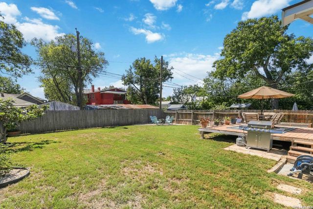 1032 W Craig Pl, San Antonio, TX 78201