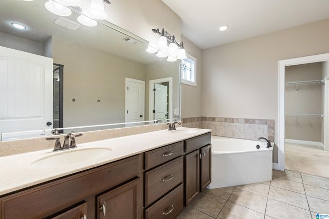 422 OXFORD WAY, Pelham, AL 35124