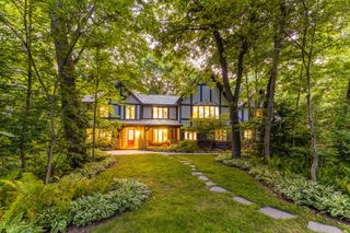 28588 N Tanglewood Court, Libertyville, IL 60048