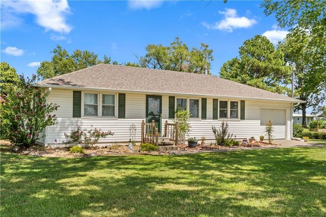 18955 E 54 Highway, Nevada, MO 64772