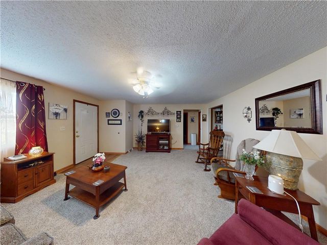 18955 E 54 Highway, Nevada, MO 64772