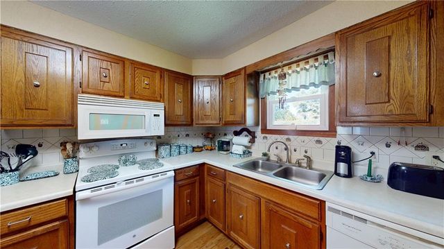 18955 E 54 Highway, Nevada, MO 64772