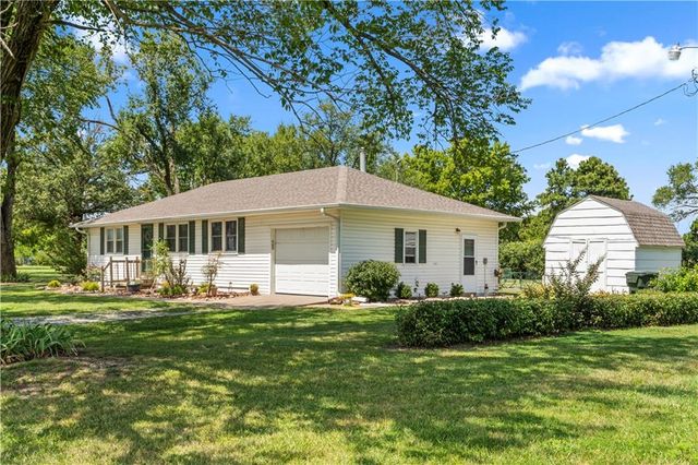 18955 E 54 Highway, Nevada, MO 64772