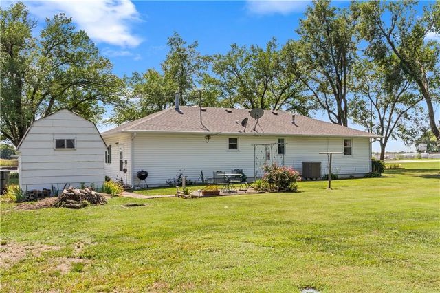 18955 E 54 Highway, Nevada, MO 64772