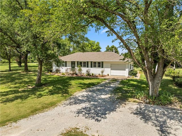 18955 E 54 Highway, Nevada, MO 64772