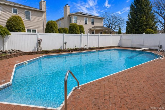 223 N Cedar Street, Massapequa, NY 11758