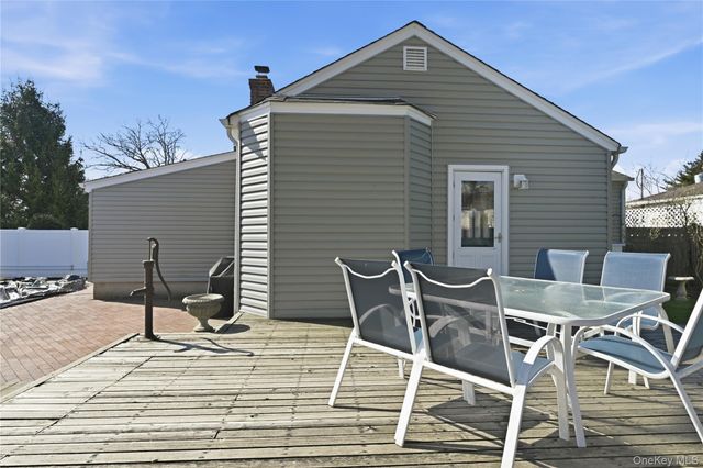 223 N Cedar Street, Massapequa, NY 11758