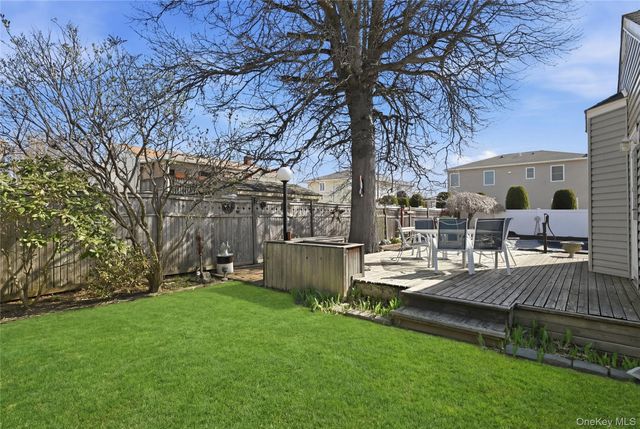 223 N Cedar Street, Massapequa, NY 11758