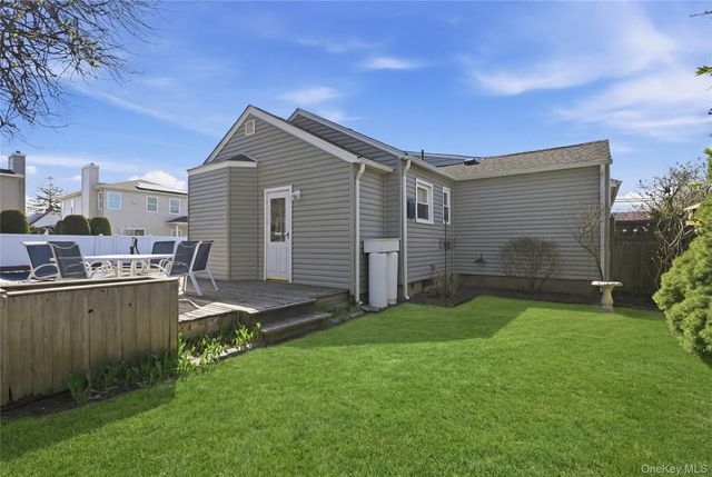 223 N Cedar Street, Massapequa, NY 11758