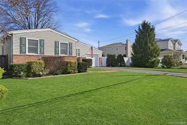 223 N Cedar Street, Massapequa, NY 11758