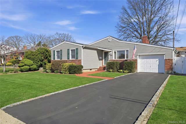 223 N Cedar Street, Massapequa, NY 11758