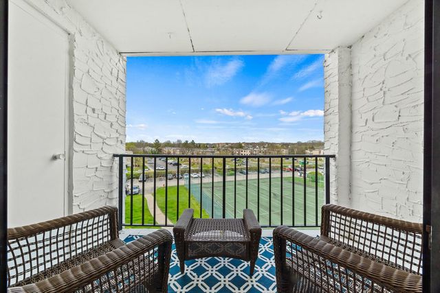 375 Plum Creek Drive 407, Wheeling, IL 60090