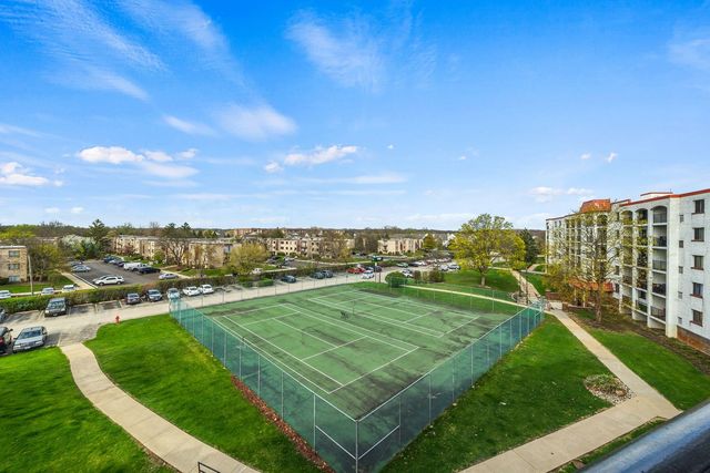 375 Plum Creek Drive 407, Wheeling, IL 60090