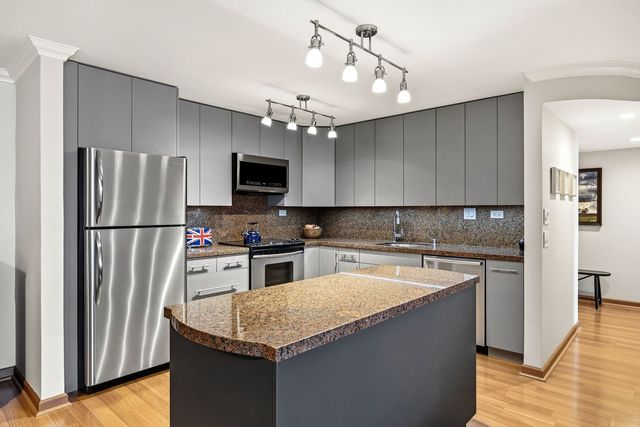 375 Plum Creek Drive 407, Wheeling, IL 60090