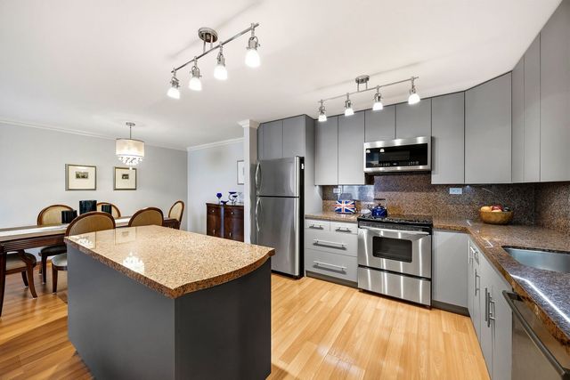 375 Plum Creek Drive 407, Wheeling, IL 60090