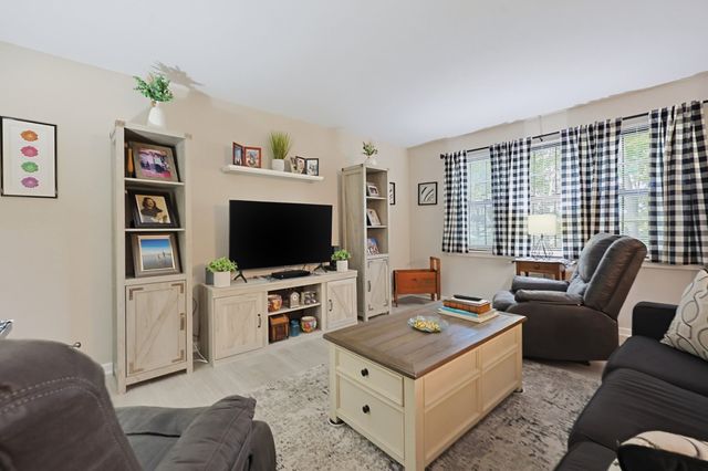 1 Victoria Drive 2, Auburn, MA 01501