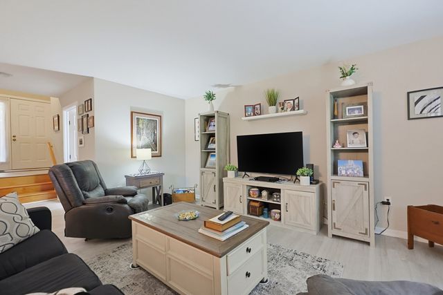 1 Victoria Drive 2, Auburn, MA 01501